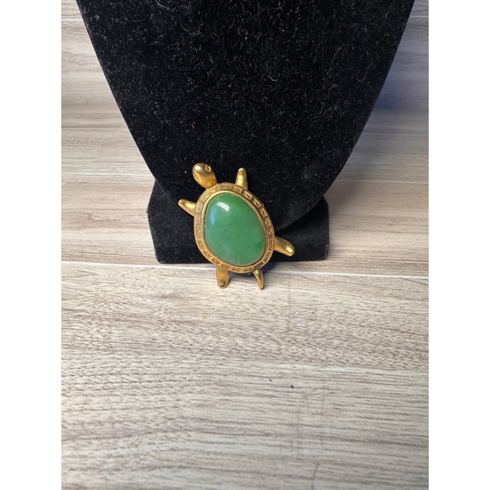 Avon Turtle Brooch Pendant Women OS Green Gold Excellent Faux Jade Greek Key
